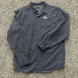 The North Face Men’s Long Sleeve Outdoor Shirt. 100% Nylon. Grey.
